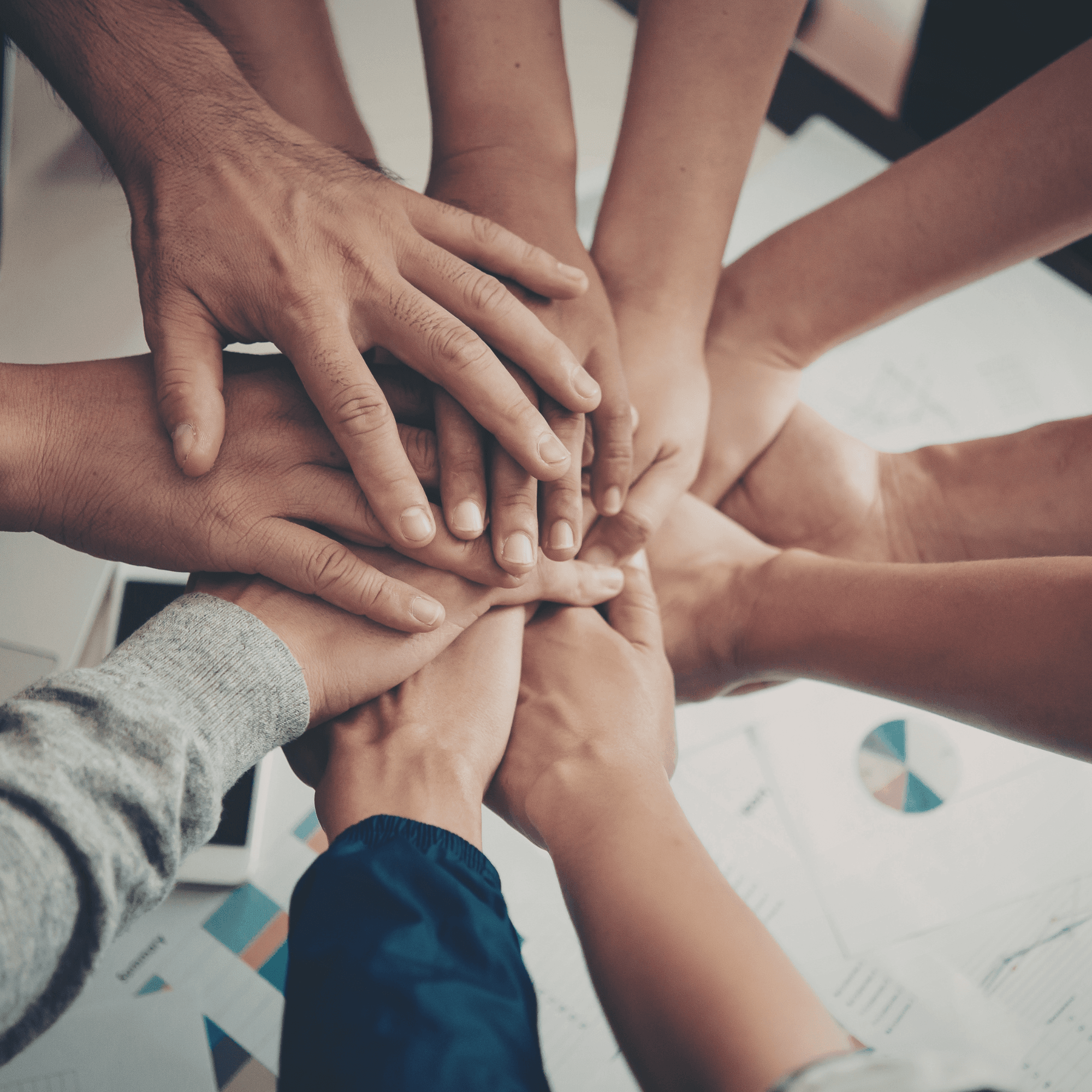 Solidarité communautaire – mains ensemble
